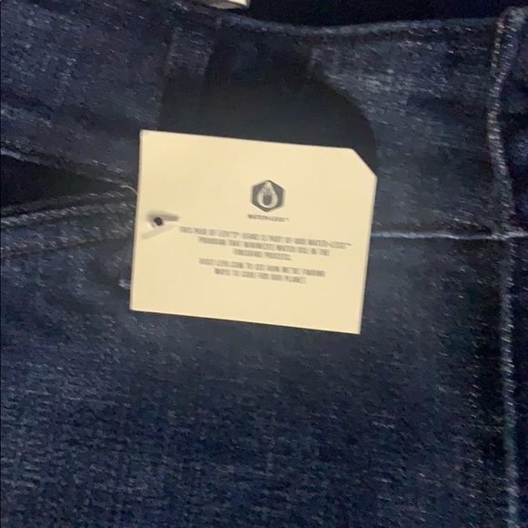 Ladies Levi’s - Picture 3 of 8